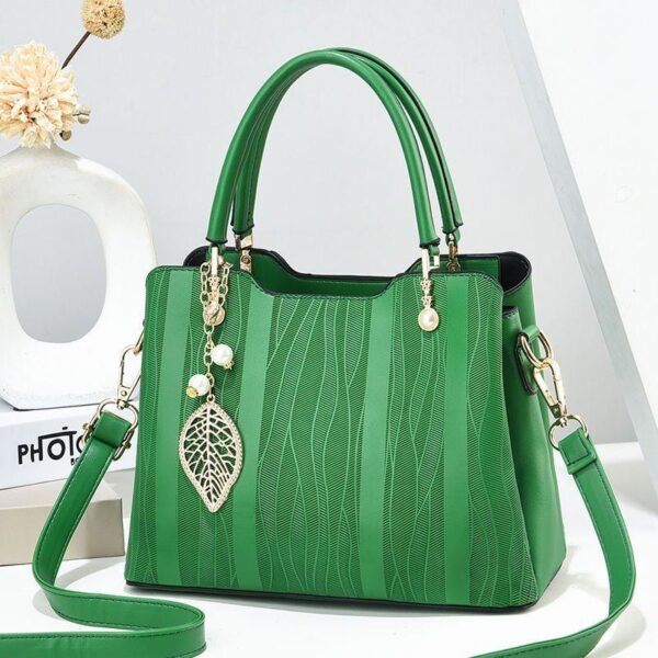 Fashion trade women wholesale vertical stripe road shoulder bag