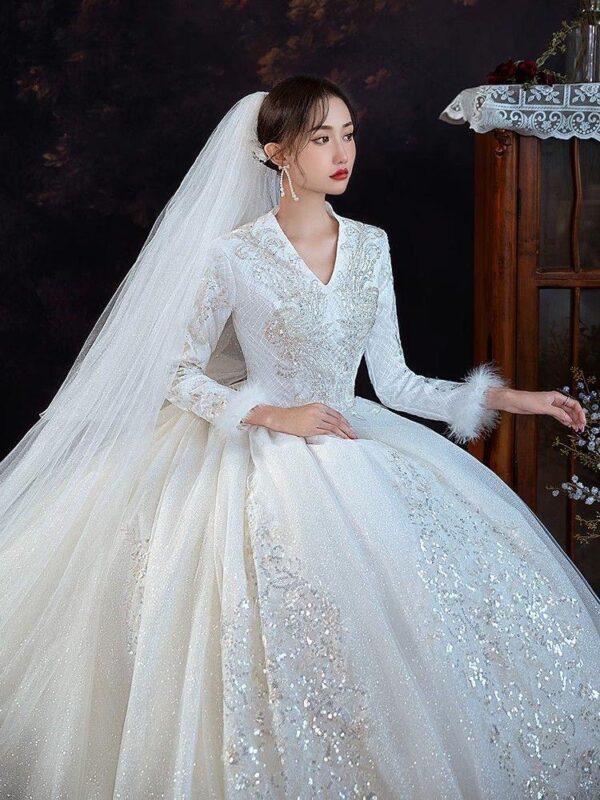 Luxury Beadings Wedding Dress Shiny Sequins Long Sleeves Sweetheart Sweep Train Gowns