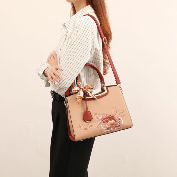 New style fashionable, elegant, decent, high quality, large capacity ladies handbag - Image 4