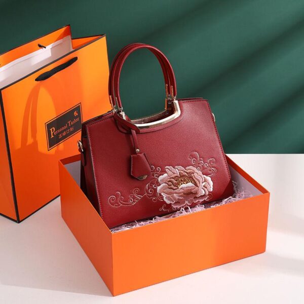 New style fashionable, elegant, decent, high quality, large capacity ladies handbag - Image 3