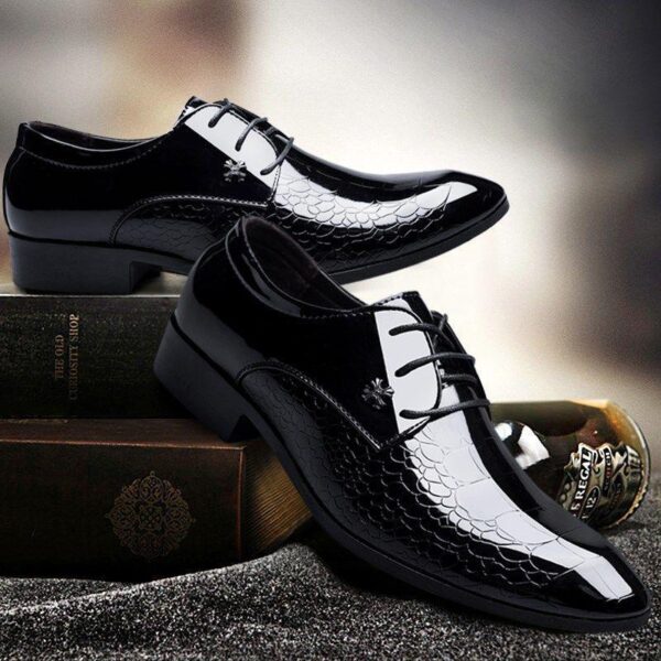 Men's new leather shoes British Korean version pointed toe formal business versatile casual shoes trendy lace-up young men's shoes