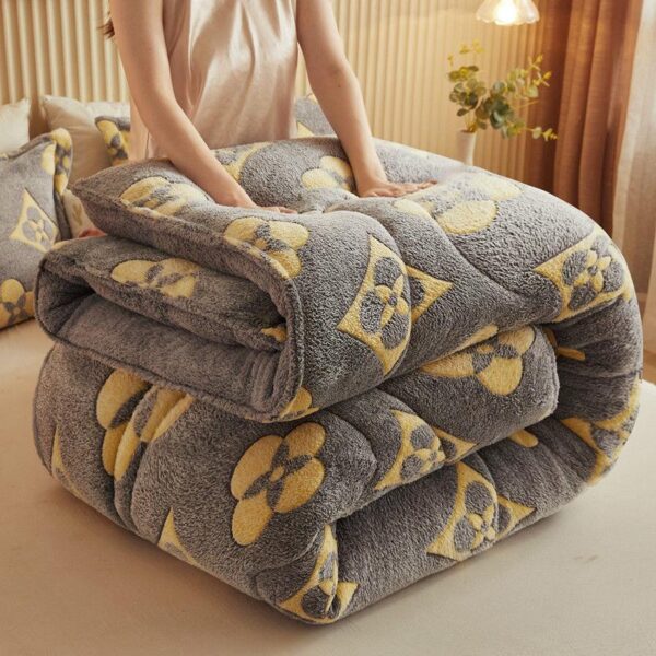 New In 2021 Soft High-Quality Snow Fleece Thickened Winter Quilt For Home/ Hotel - Image 4