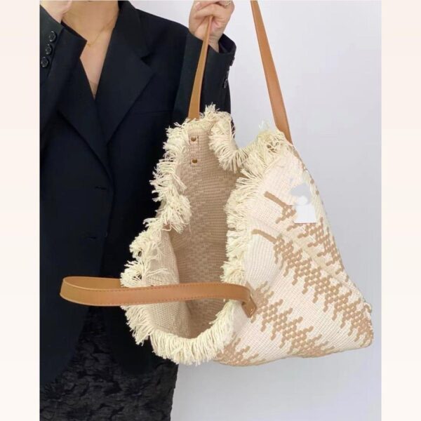 Canvas tote commuter new summer fashion large-capacity one-shoulder tassel versatile knitted bag women's single handbag