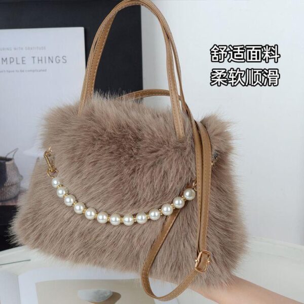 2024 winter new fashion pearl Korean version plush cross-body bag furry cute female commuter Carry-on shoulder bag - Image 4