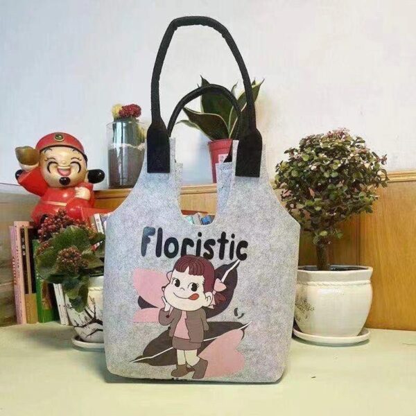 The new large-capacity Internet celebrity cartoon hand-held felt student tote bag handbag is super cute Lovely rabbit - Image 4