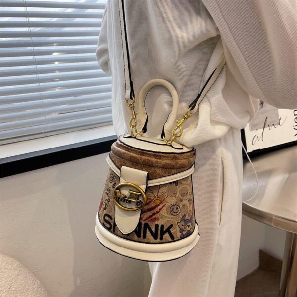 Cartoon bear bucket bag 2024 new graffiti cylinder handbag high-end fashion casual one-shoulder crossbody bag - Image 2