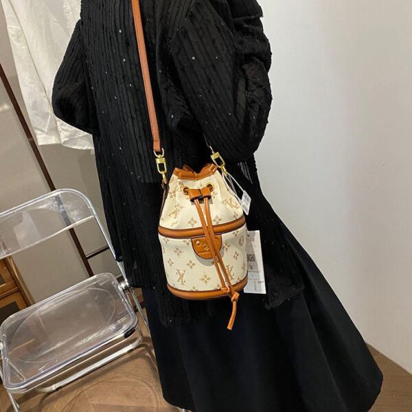 Internet celebrity high-quality waterproof fashion versatile women's bag tote 2024 new one-shoulder casual bucket pull-up cross-body bag - Image 3