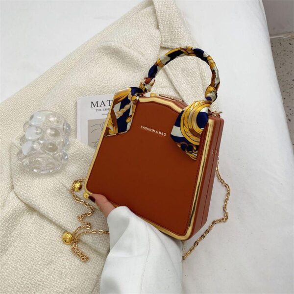 This year's popular high-end 2022 large-capacity solid colour scarf handbag exquisite chain one-shoulder cross-body box bag - Image 2