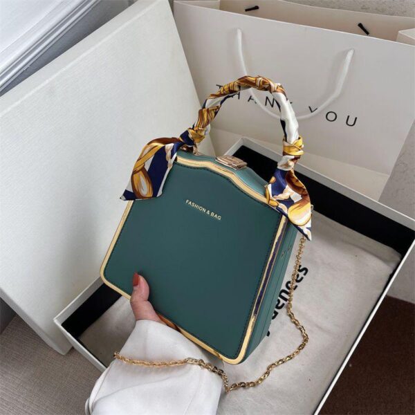 This year's popular high-end 2022 large-capacity solid colour scarf handbag exquisite chain one-shoulder cross-body box bag