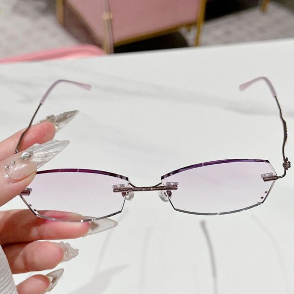 Ultra-light borderless myopic glasses for women can be matched with degree discolouration anti-blue light plain face small glasses frame literary trend - Image 2